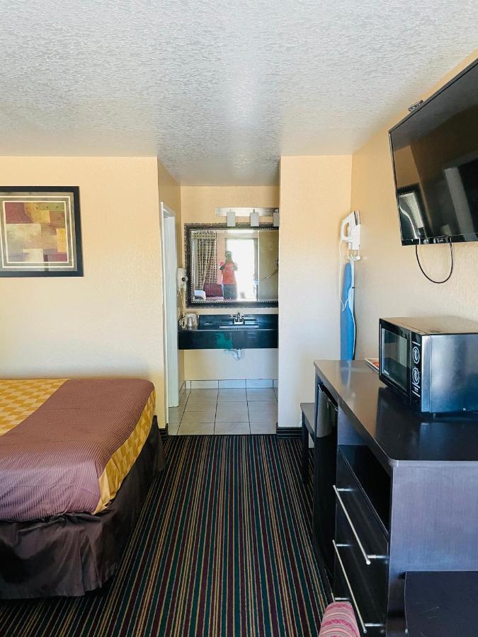 Sona Inn Dilley Exterior foto
